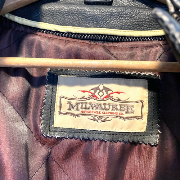 Milwaukee Distressed Leather Crazy Horse Jacket - Picture 6 of 12